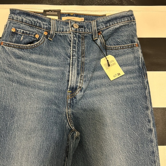 Levi's® Premium
RIBCAGE BELL WOMEN'S JEANS - Picture 9 of 11